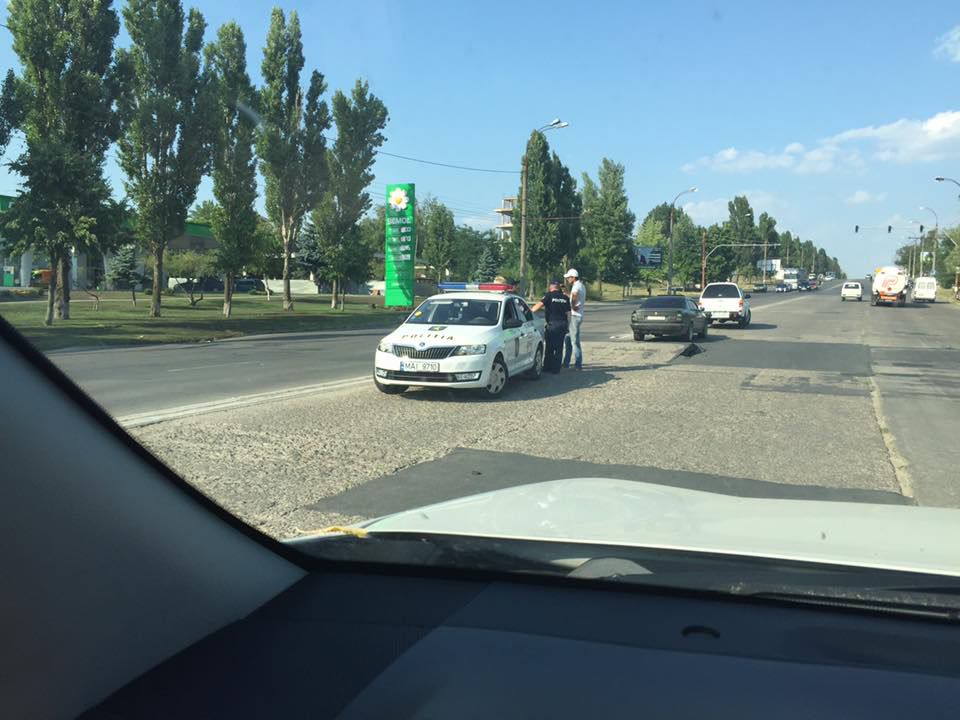 Asfalt ridicat în apropiere de Gara de Sud