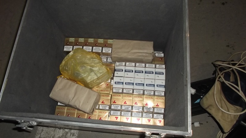 В автобусе с актёрами обнаружили сигареты на сумму в 10 000 евро