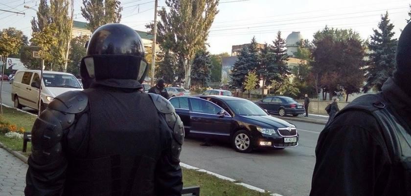Влад Филат доставлен в НАЦ. Прокурор требует ареста