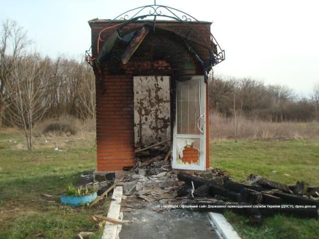 На Украине вандалы надругались над братскими могилами пограничников и воинов