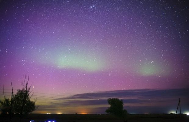 Северное сияние охватило небо России в 30-градусную жару