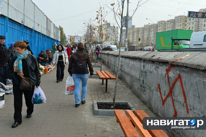 К выборам киевскую Оболонь украсили свастикой и символикой СС