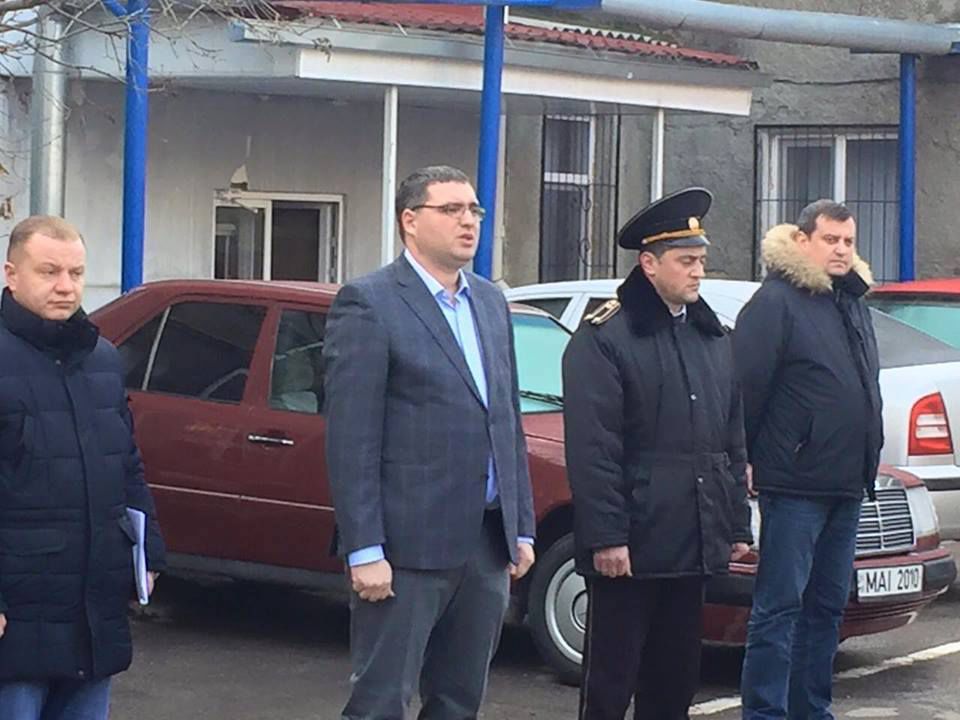Бельцким полицейским вручили ­комплекты новой формы от Усатого