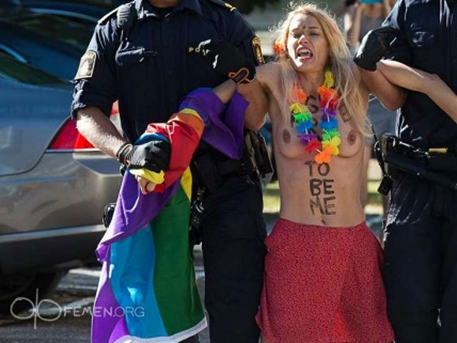 В Стокгольме задержали двух полуголых активисток Femen
