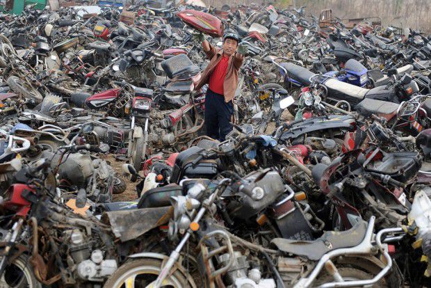 Cum arată cimitirele de maşini abandonate în China