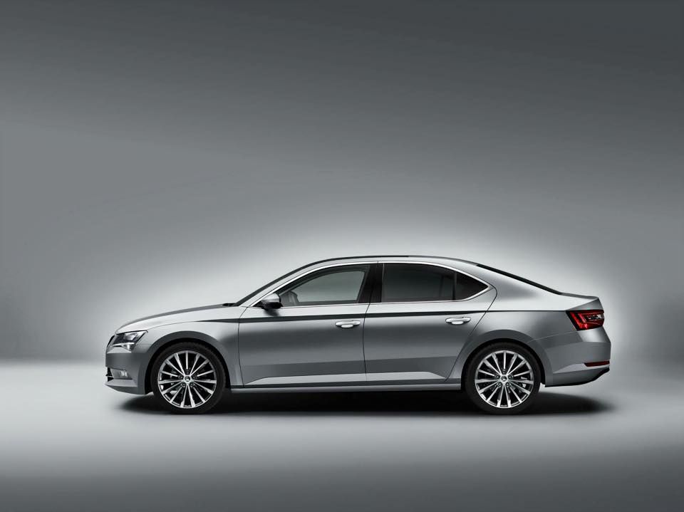 Опубликованы первые фотографии новой Skoda Superb