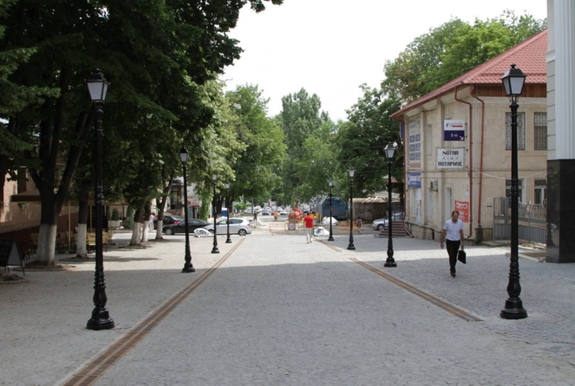 Завершается благоустройство пешеходной улицы Диордица