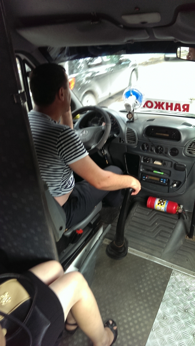 Cum a fost surprins la volan soferul unui microbuz