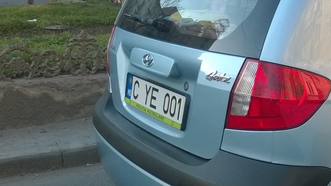 Ce placuta cu numere de inmatriculare si-a pus o soferita din capitala