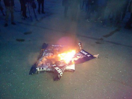 В Одессе националисты сожгли плакат с портретами жертв трагедии 2 мая 2014 года