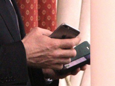Cîte telefoane are șeful de la CNA!