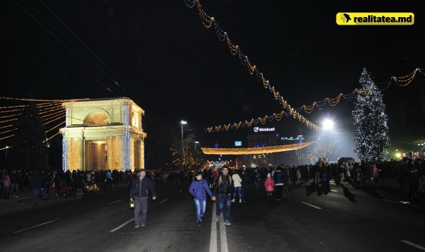 Журналисты сравнили новогодние елки Кишинева и Тирасполя