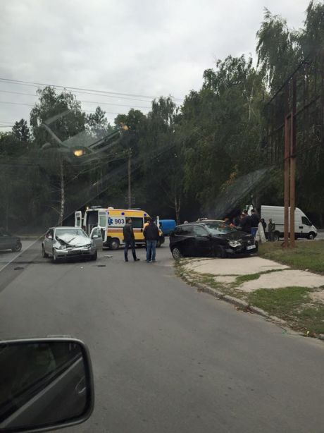 Accident rutier în capitală. O tânără a fost transportată de urgență la spital