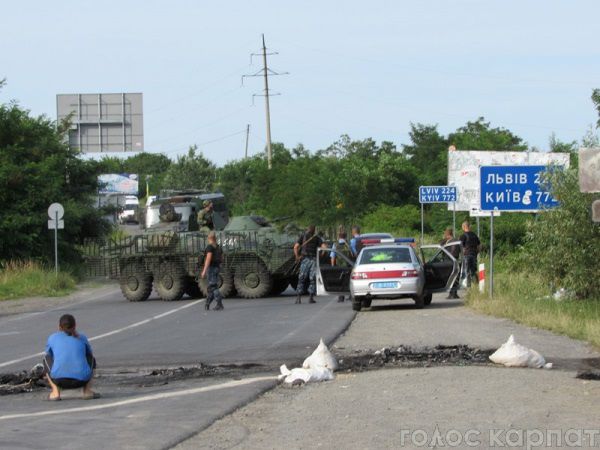 В район Мукачево прибыла колонна военной техники
