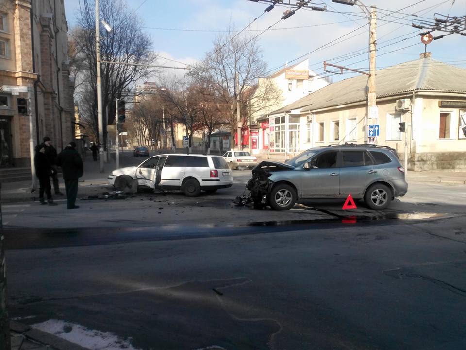 Сегодня утром в центре Кишинева произошла серьезная авария