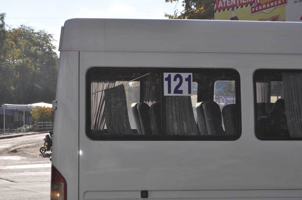 La Buiucani un microbuz cu pasageri s-a ciocnit cu un autoturism