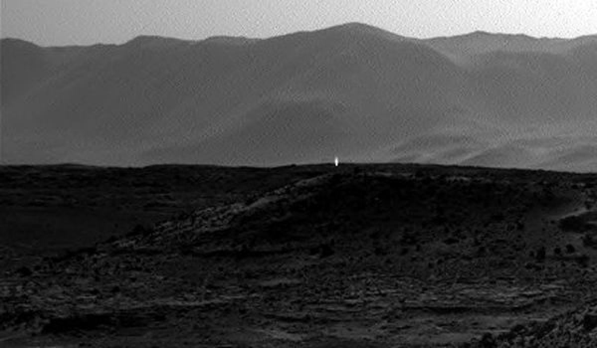 Curiosity увидел на Марсе таинственное сияние