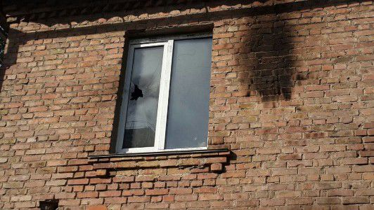В Киеве офис организации, отвечающей за работу парковок, забросали "коктейлями Молотова"