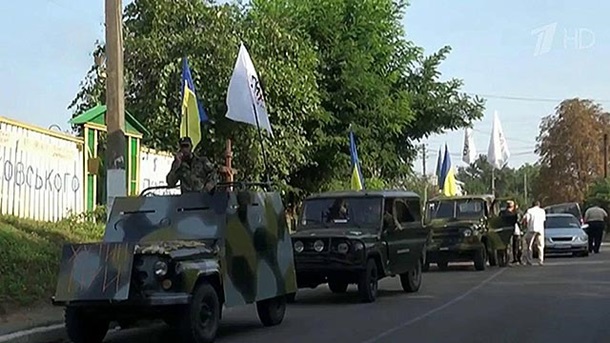 Под Киевом священника облили томатным соком и дали неделю уехать из Украины