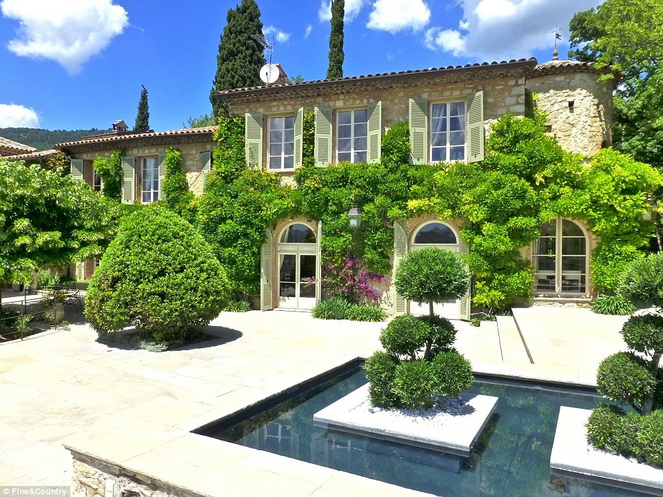 Brigitte Bardot își vinde vila sa de lux