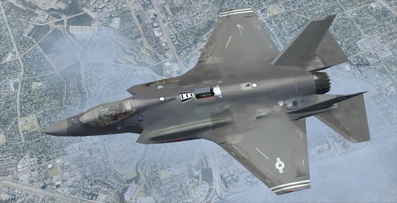 Истребитель США F-35 дебютирует на авиасалоне в Фарнборо