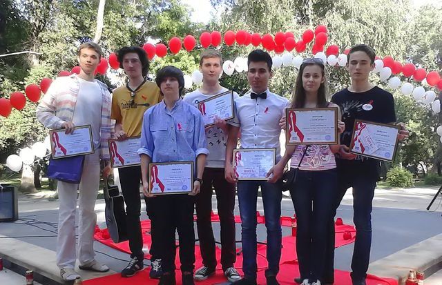 Юные гитаристы выступили против СПИДа и наркотиков