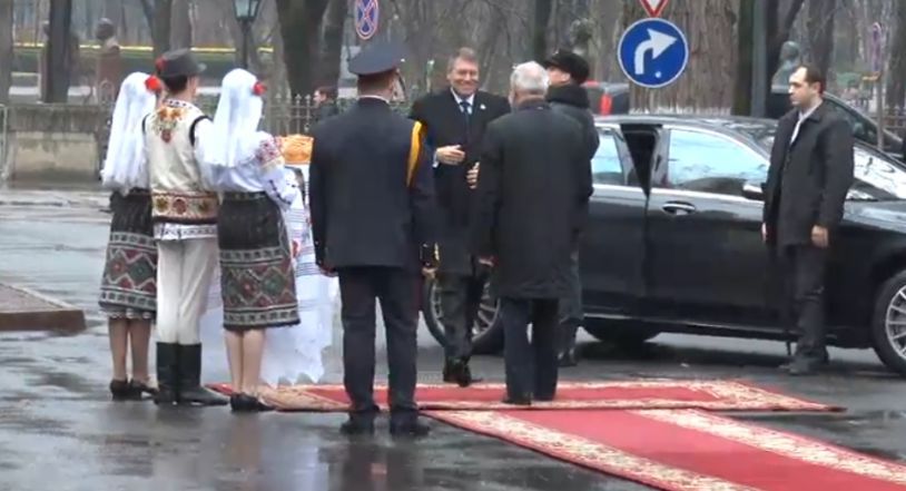 Preşedintele României, Klaus Iohanis, întâmpinat la Chişinău