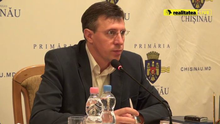 Chirtoacă se îmbracă tot mai stilat