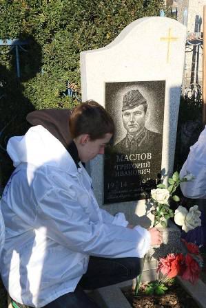 Лига русской молодежи привела в порядок могилы участников ВОВ