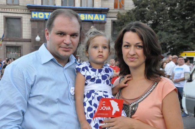 Cine este deputatul care a devenit tata pentru a doua oara