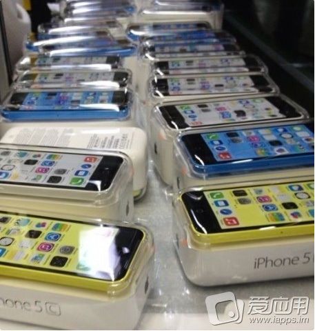 Imagini noi cu iPhone 5C. Apple nu a trimis încă invitaţiile către presă
