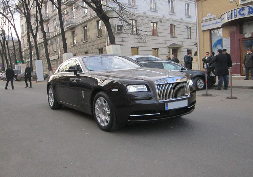 Iată cine este proprietarul a celor două Rolls-Royce Wraith Moldovenesti