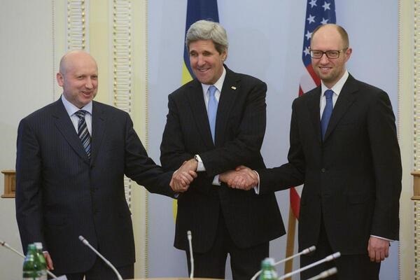 Госсекретарь США почтил память погибших в столкновениях в Киеве
