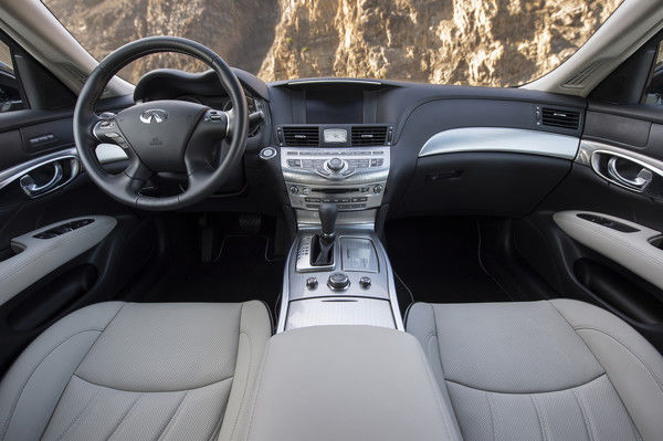 Infiniti рассекретила топовую версию седана Q70