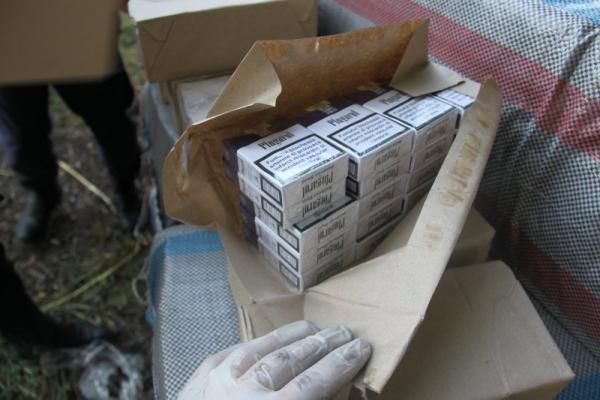 27500 de pachete cu țigări de contrabandă descoperite de oamenii legii