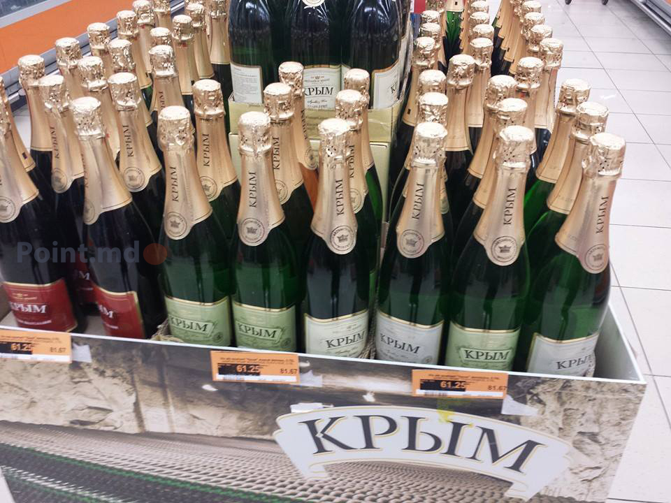 В Кишиневе "отмечают" события в Крыму распродажей шампанского