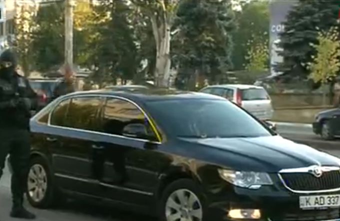 Лидер ЛДПМ приехал в НЦБК на личном автомобиле