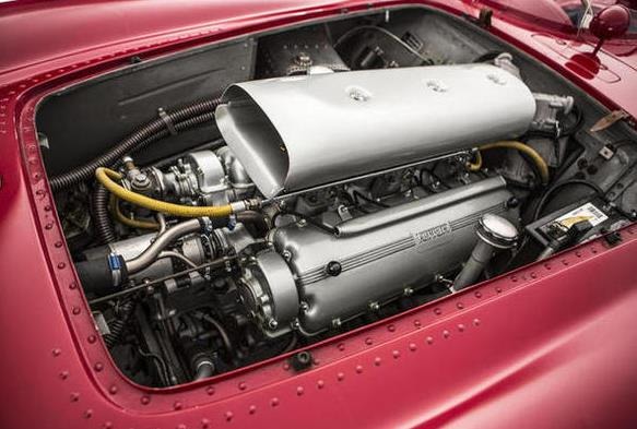 Автомобиль Ferrari продан с аукциона за рекордную сумму в £10,7 млн фунтов