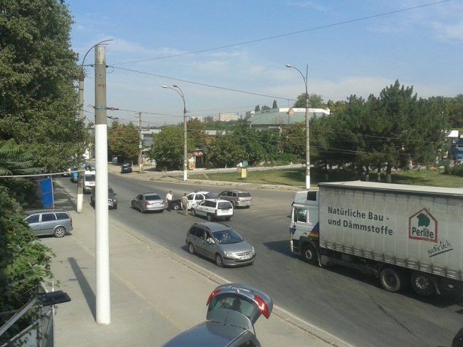 Accident cu implicarea unei maşini a poliţiei în capitală