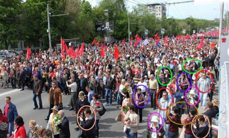 Блогеры нашли на фото с акции коммунистов следы фотошопа