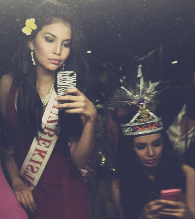 O concurentă la Miss World stârneşte controverse. Nimeni nu ştie cum a ajuns acolo