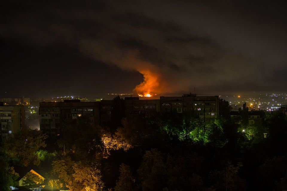 Крупный пожар на свалке в Бубуечь