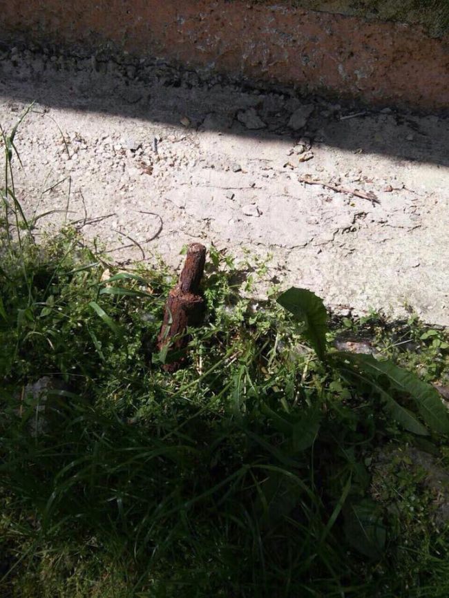 Grenada antitanc, descoperită la Buiucani sub un teren de joaca pentru copii