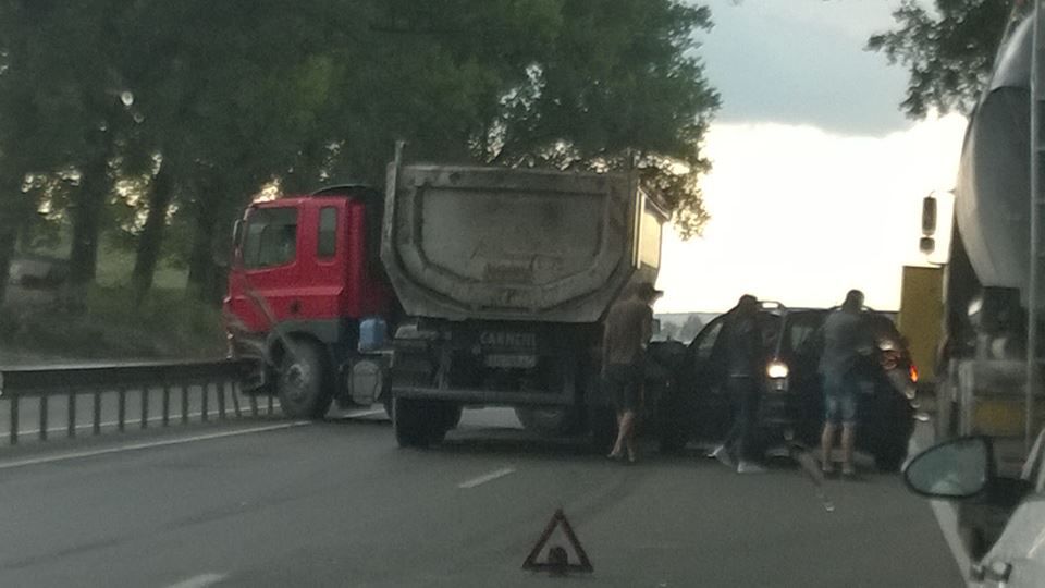 Accident cu implicarea unei mașini de mare tonaj, lângă localitatea Ratuș