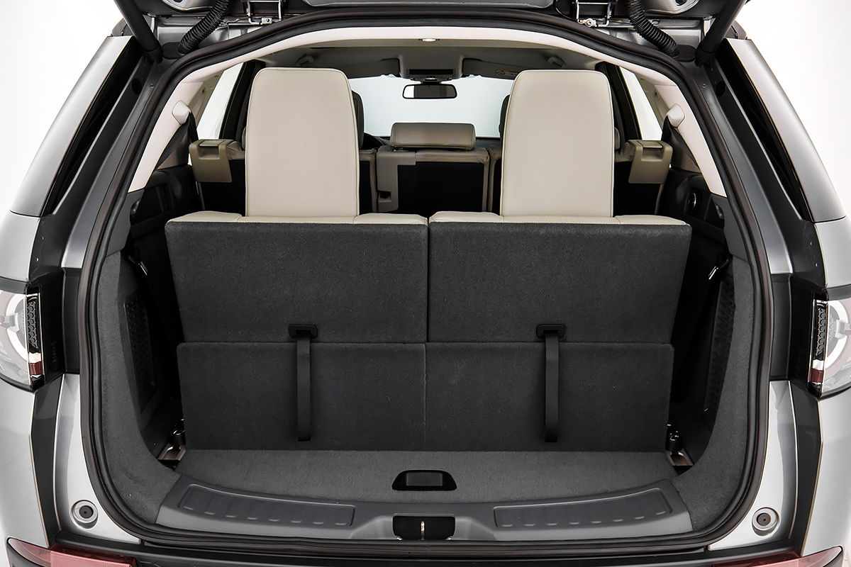 Noul Land Rover Discovery Sport – ultima generație de mașini universale de teren clasa premium,  este acum prezent și în Moldova