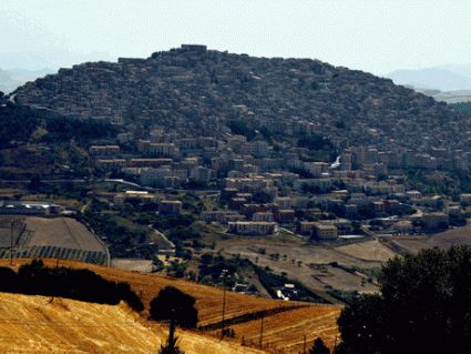 Case în oraşele idilice din Italia, la preţuri de sub un euro
