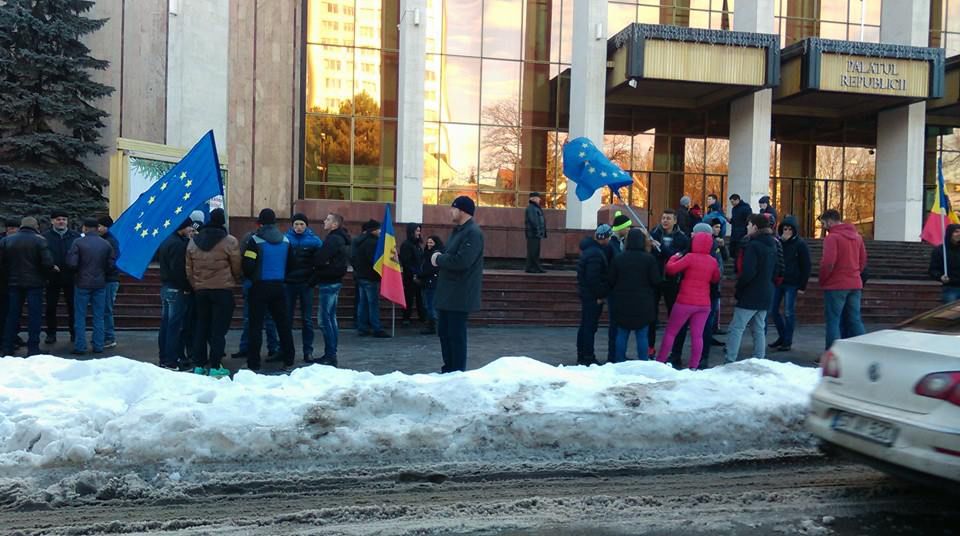 В Кишиневе митинговали за и против назначения кандидата в премьеры