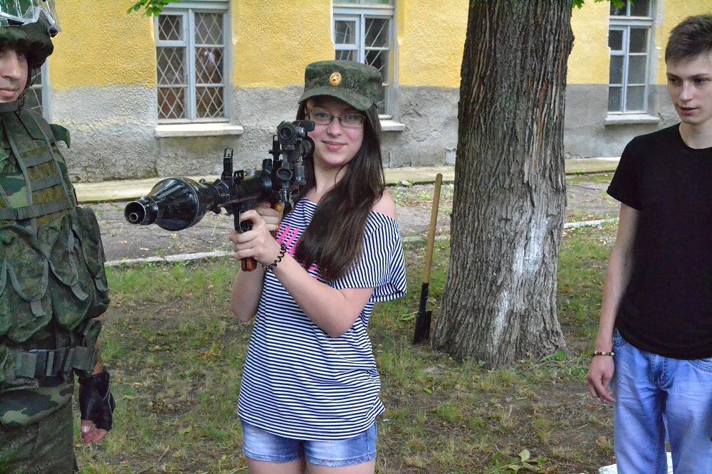 Дети с оружием: как воспитывают новое поколение в Приднестровье