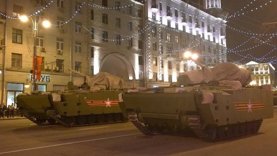 Первая ночная репетиция Парада Победы проходит в Москве