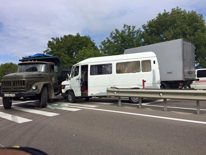 На трассе Кишинев–Сороки столкнулись два автомобиля